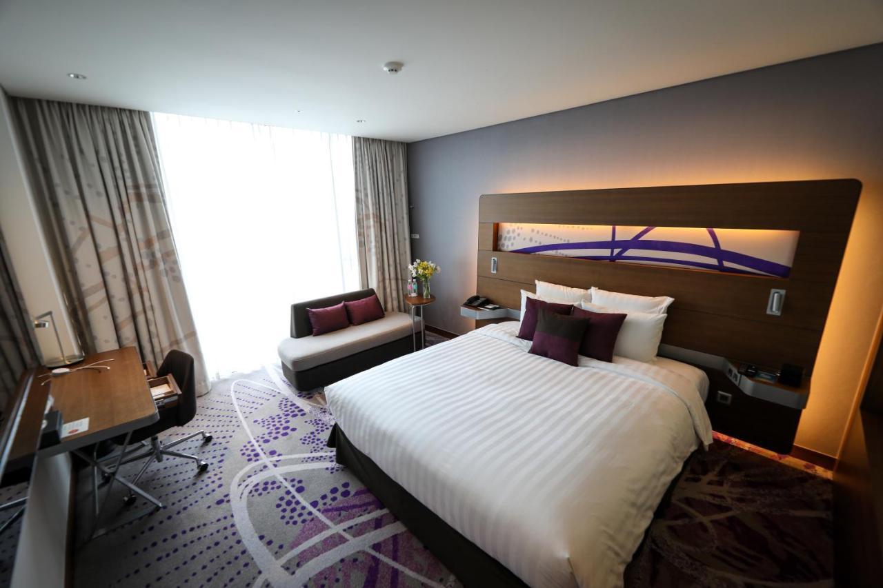 Novotel Ambassador Suwon Exterior foto