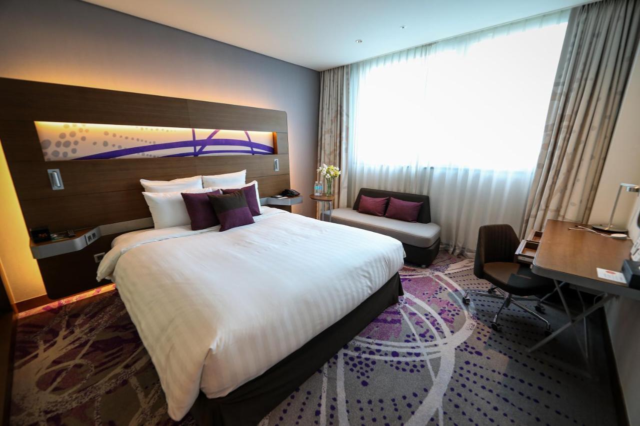 Novotel Ambassador Suwon Exterior foto