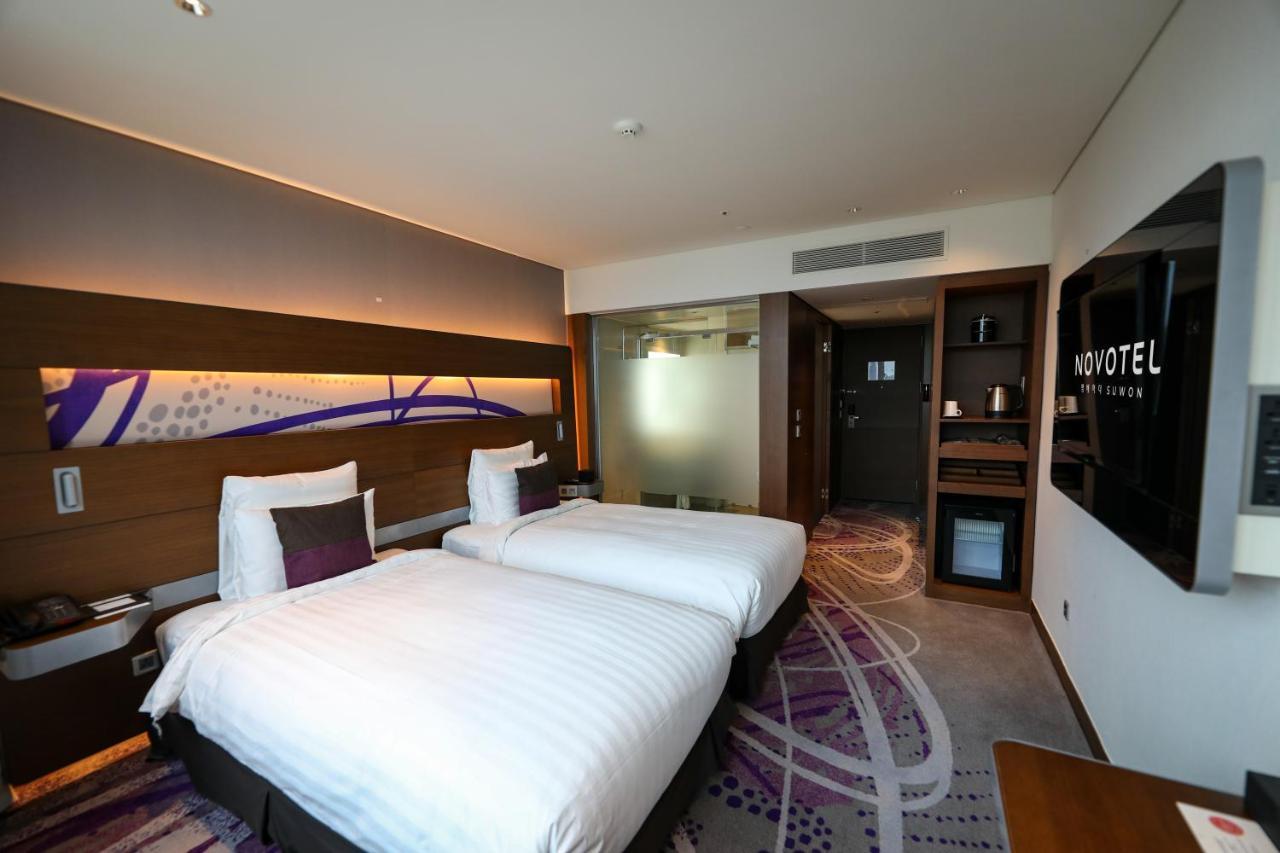 Novotel Ambassador Suwon Exterior foto