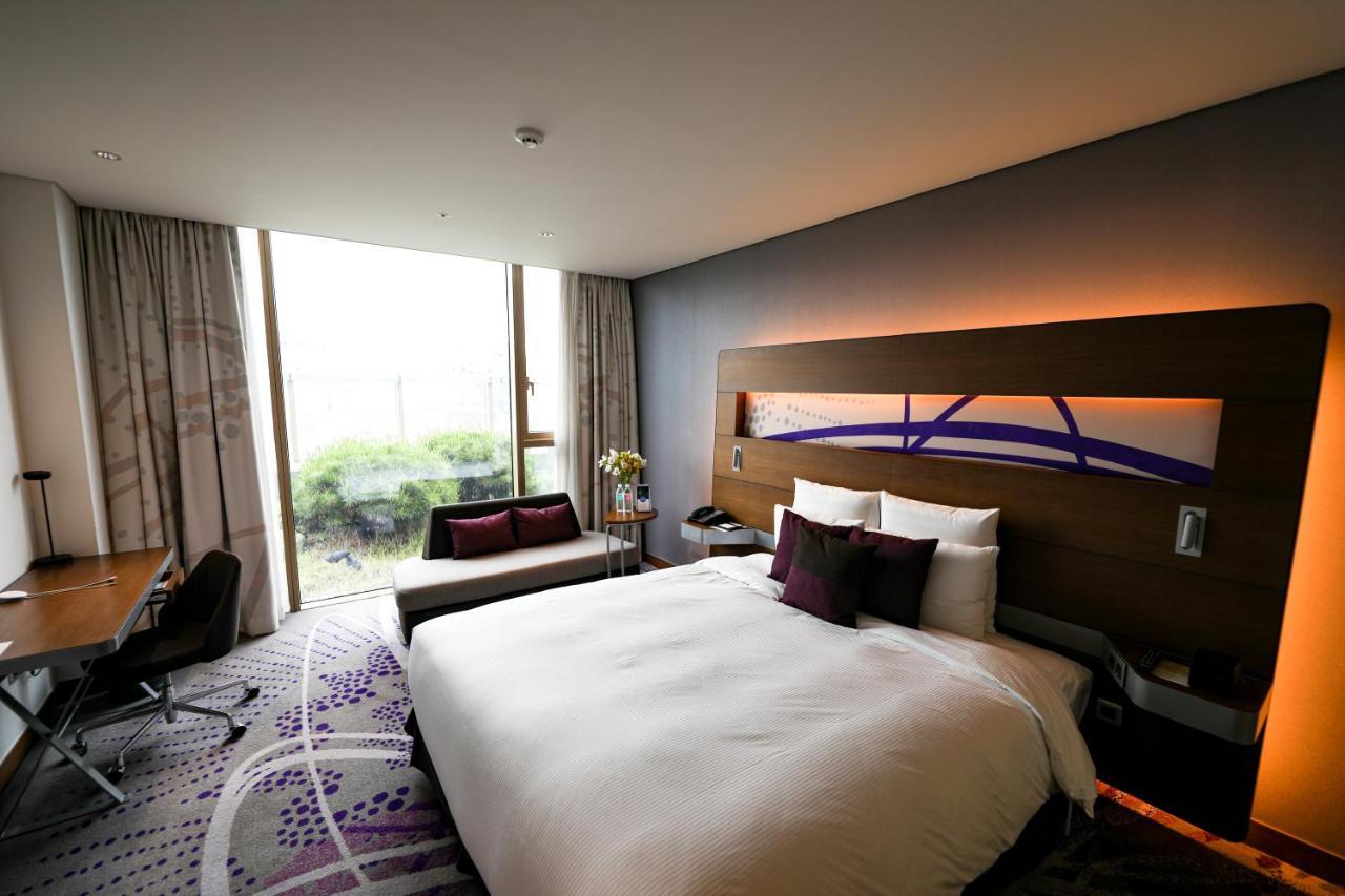 Novotel Ambassador Suwon Exterior foto