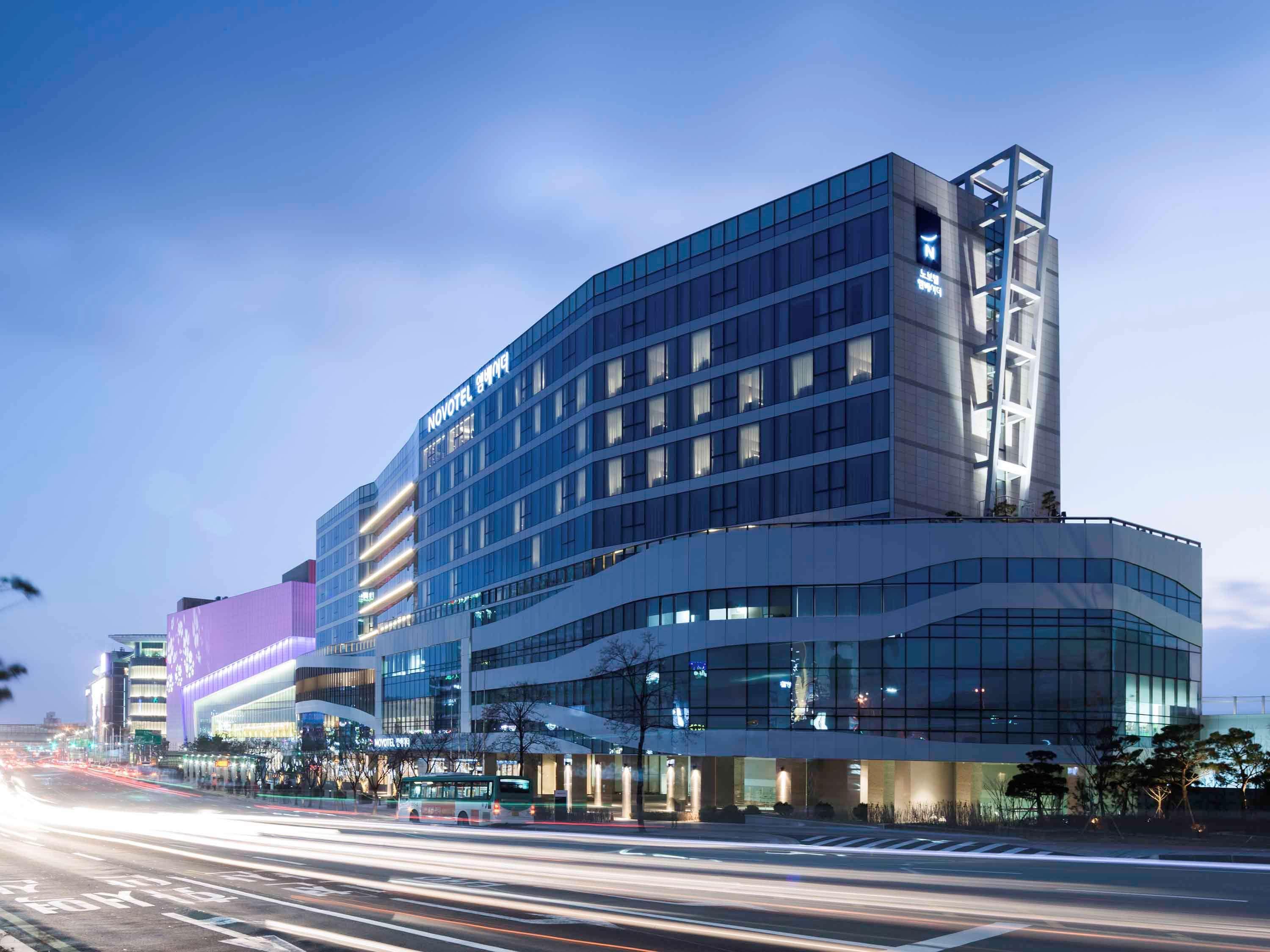 Novotel Ambassador Suwon Exterior foto