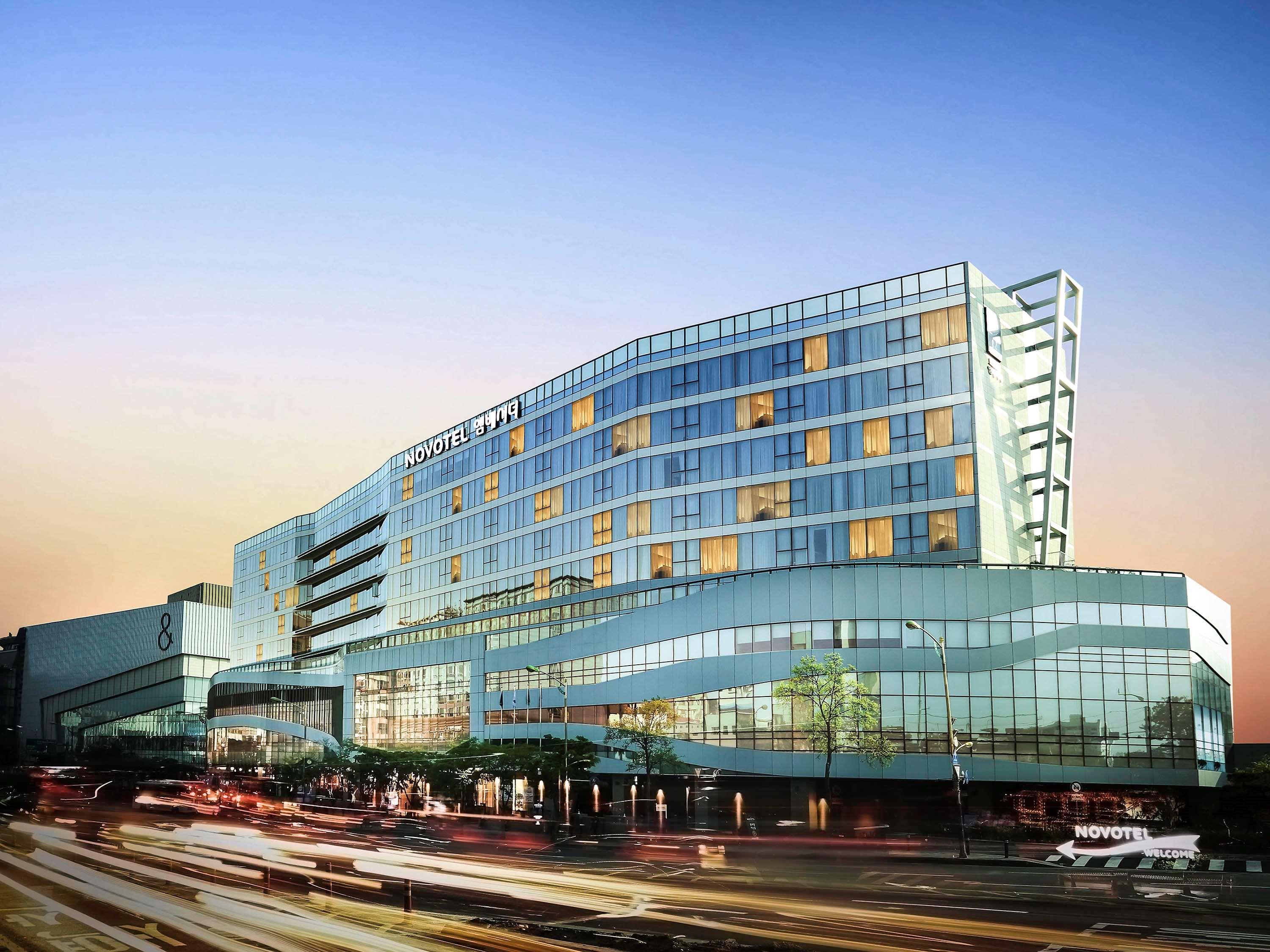Novotel Ambassador Suwon Exterior foto