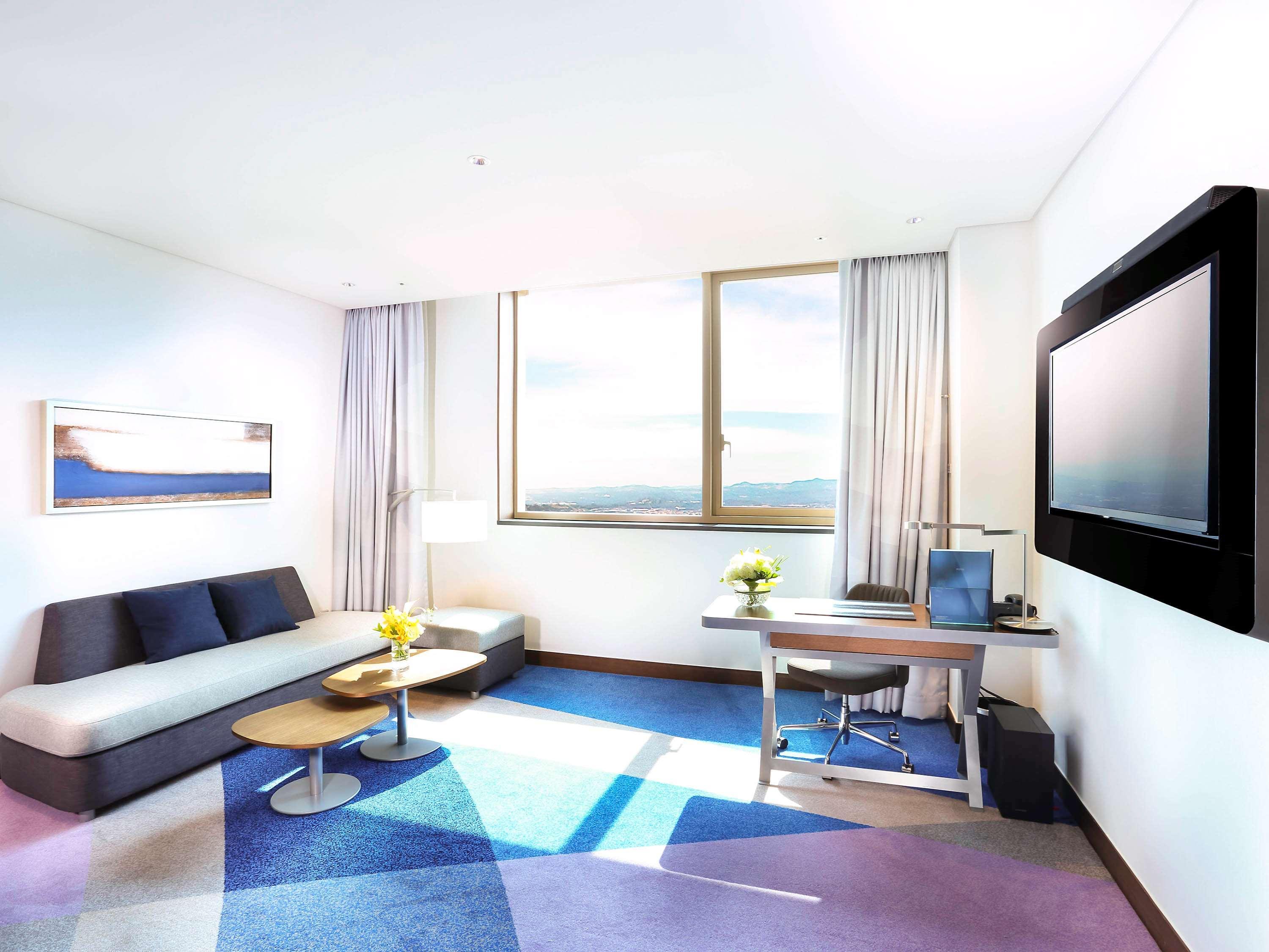 Novotel Ambassador Suwon Exterior foto