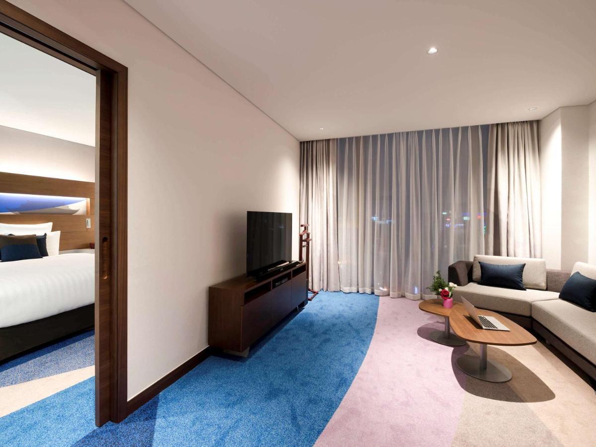 Novotel Ambassador Suwon Exterior foto